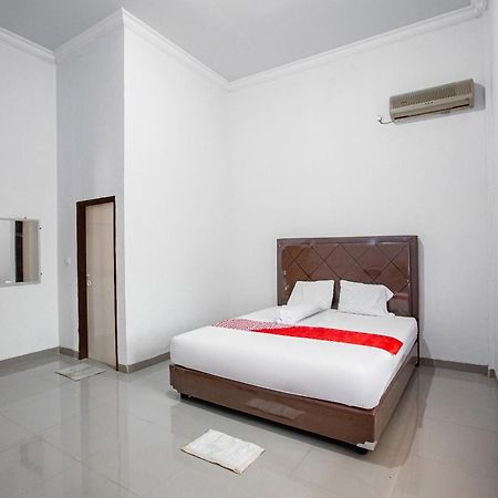 Oyo 92587 Homestay Romauli Kampung Radja Jambi Luaran gambar