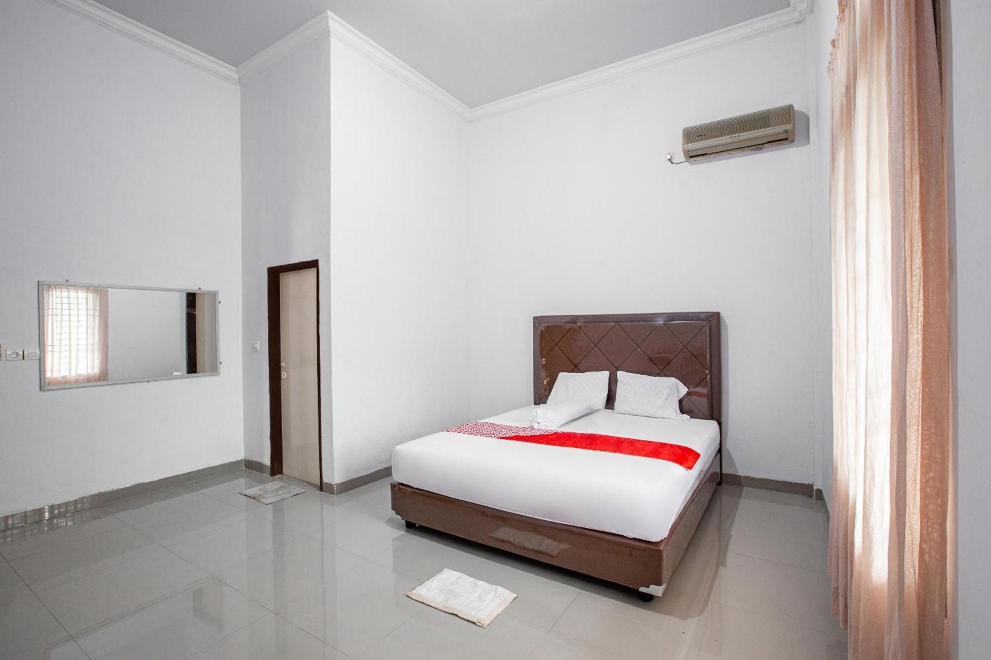Oyo 92587 Homestay Romauli Kampung Radja Jambi Luaran gambar