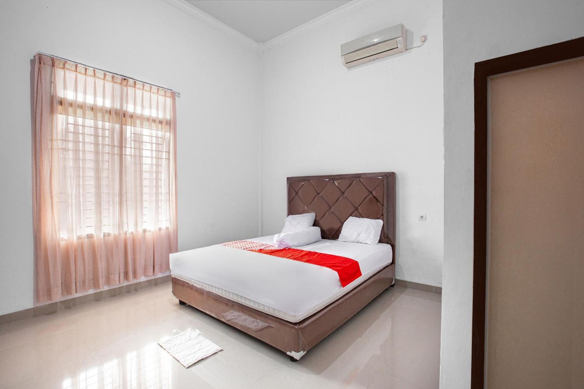 Oyo 92587 Homestay Romauli Kampung Radja Jambi Luaran gambar