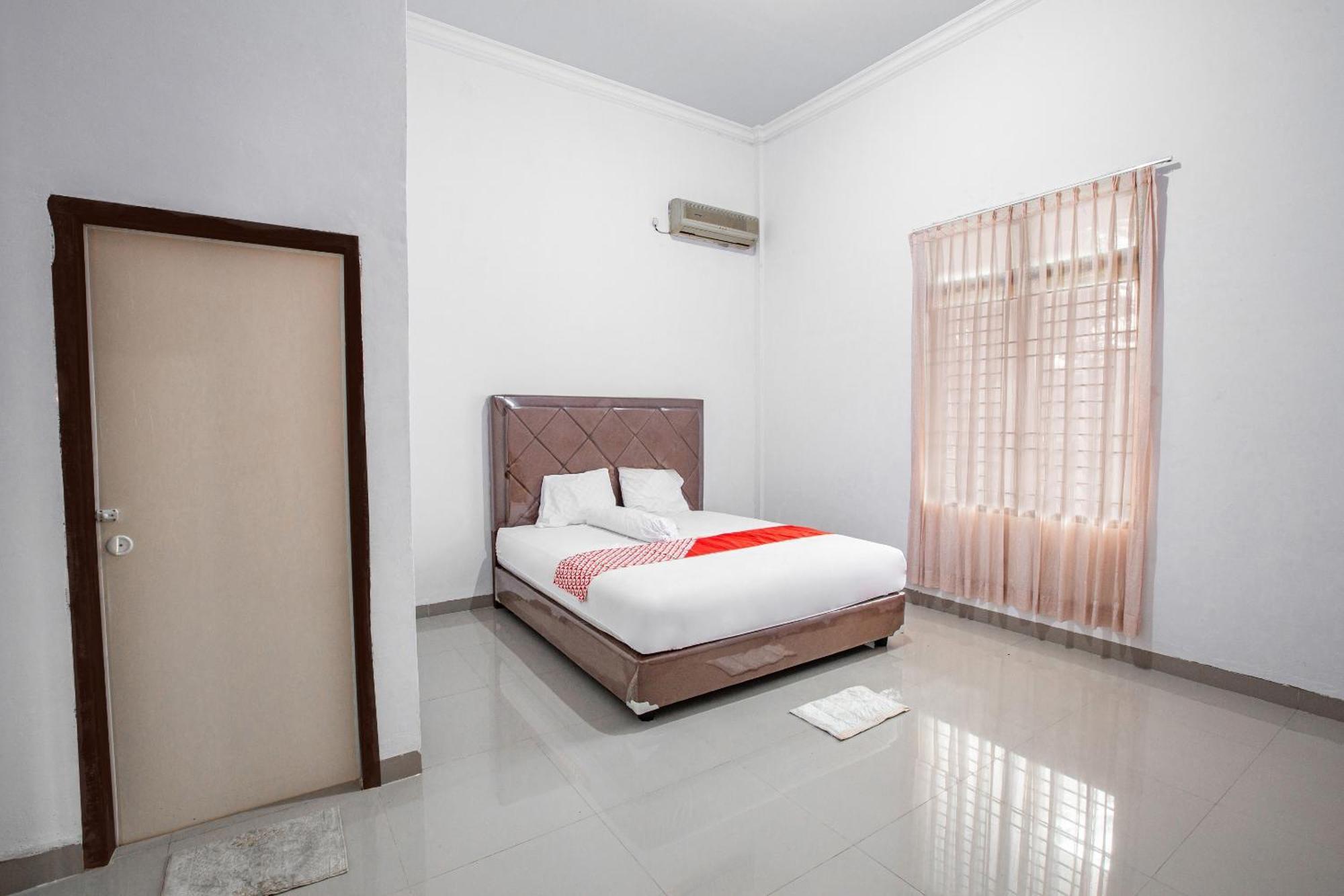 Oyo 92587 Homestay Romauli Kampung Radja Jambi Luaran gambar
