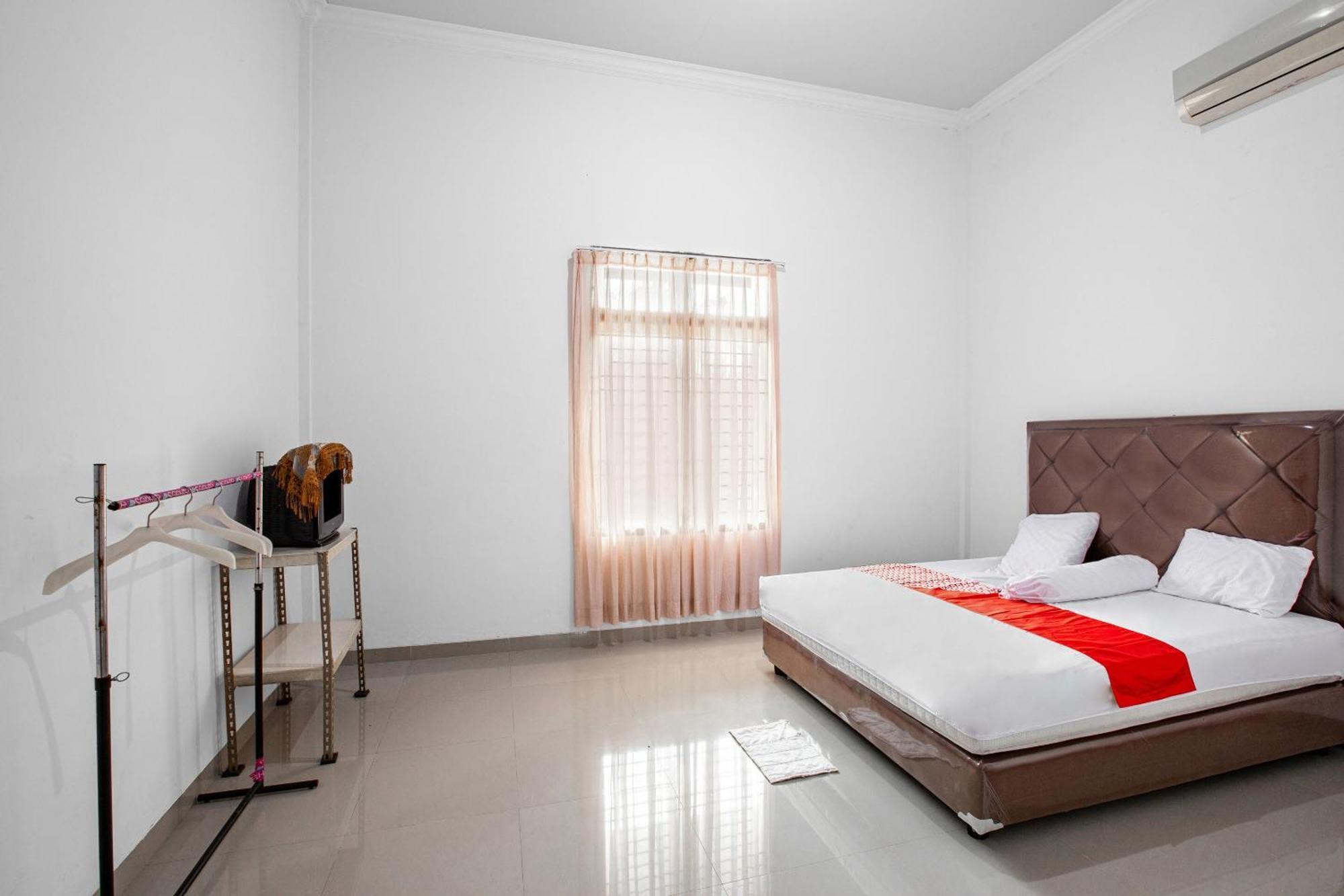 Oyo 92587 Homestay Romauli Kampung Radja Jambi Luaran gambar