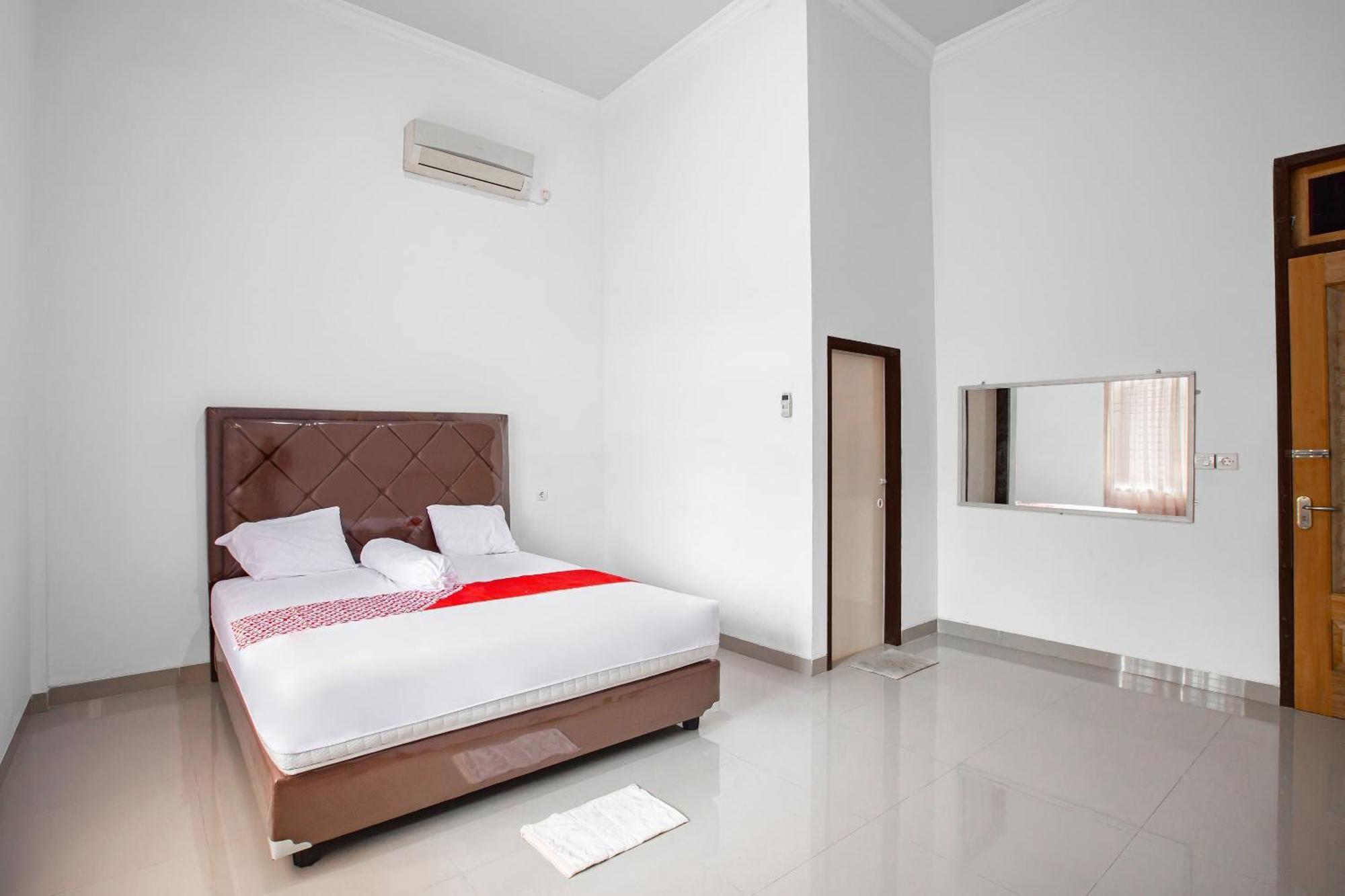 Oyo 92587 Homestay Romauli Kampung Radja Jambi Luaran gambar